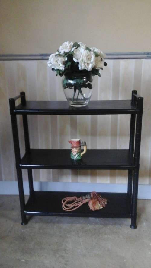 A MARVELLOUS LIGHTWEIGHT INJECTION MOULDED PLASTIC THREE TIER SHELF.