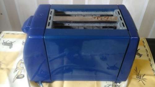 EXTREMELY UNUSUAL A BLUE SINGER POP UP TOASTER. ONE OF A KIND
