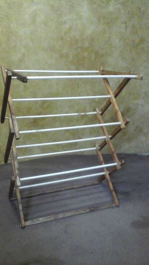 AWESOME VINTAGE PINE CLOTHES HORSE. FANTASTIC AND USEFUL PIECE!