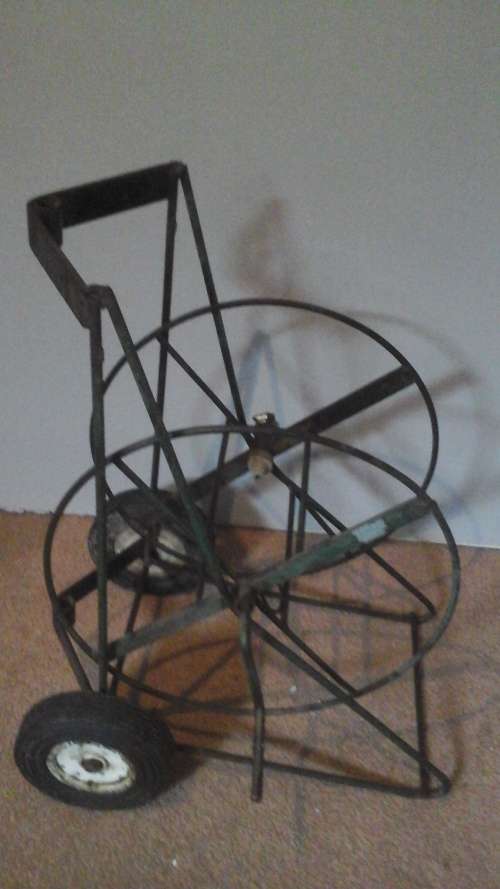 SIMPLY FANTASTIC VINTAGE WROUGHT IRON HOSE PIPE REEL. TERRIFIC AND USEFUL PIECE!