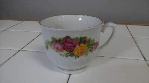 BEAUTIFUL REGENT CHINA ENGLISH ROSE TEA CUP. MAGIFICENT PIECE!
