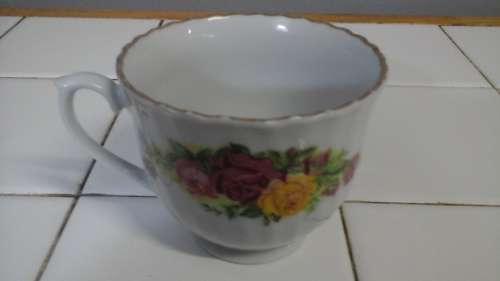 BEAUTIFUL REGENT CHINA ENGLISH ROSE TEA CUP. MAGIFICENT PIECE!