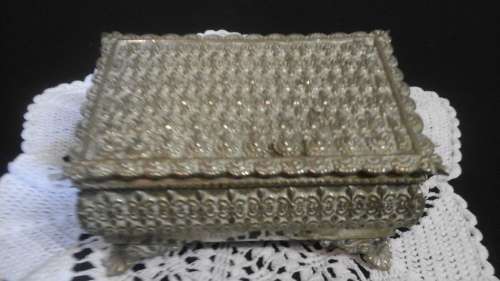 EXQUISITELY PRETTY VINTAGE PLATED TRINKET BOX. IT IS A REALLY GORGEOUS PIECE!
