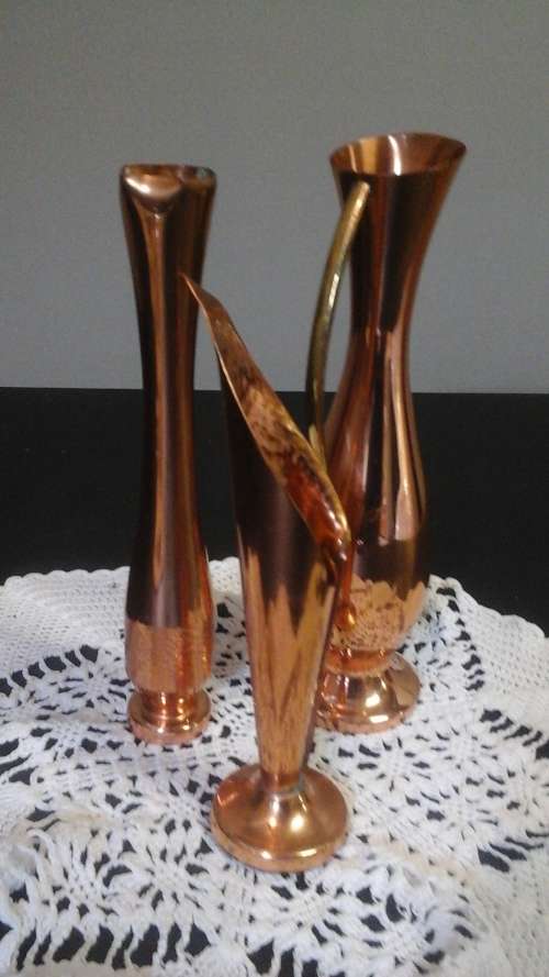 ABSOLUTELY EXQUISITE SET OF THREE VINTAGE COPPER VASES. GORGEOUS SET!
