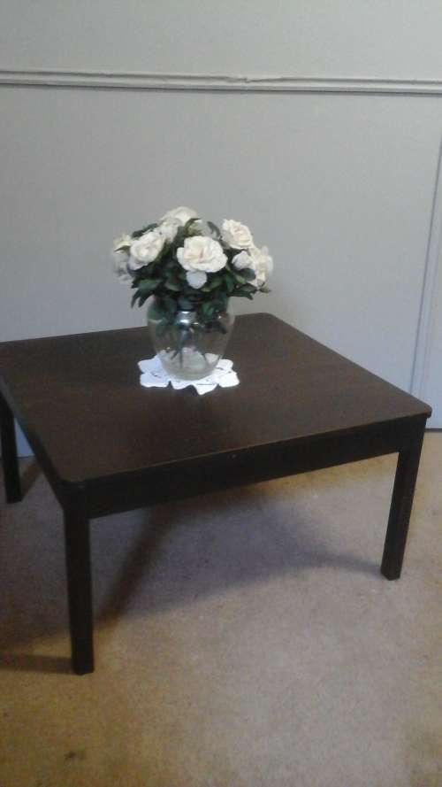 ABSOLUTELY MAGNIFICENT WOODEN COFFEE TABLE. SIMPLY GORGEOUS AND FUNCTIONAL PIECE!