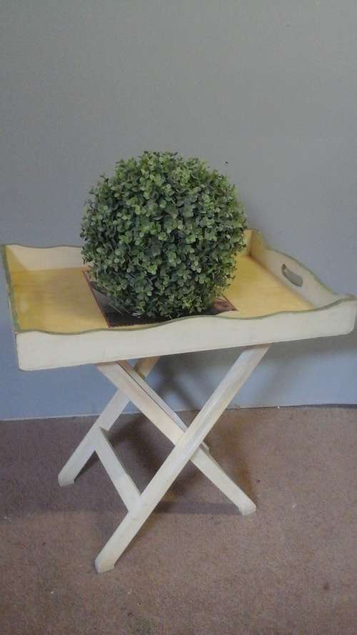 SIMPLY STUNNING WOODEN BUTLERS TABLE. BEAUTIFUL AND FUNCTIONAL PIECE, GREAT FOR SMALL SPACES!!