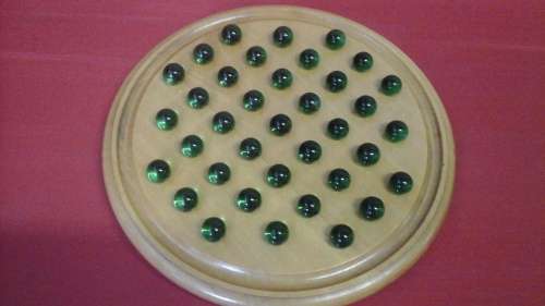 SIMPLY TERRIFIC MINIATURE SOLITAIRE BOARD. AWESOME & ENTERTAINING PIECE!