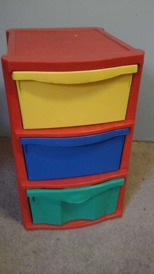 AWESOME QUALITY MULTI COLOUR THREE DRAWER STORAGE UNIT. GREAT FOR KEEPING ORGANIZED AND NEAT!
