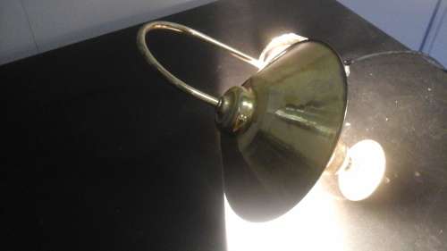 BEAUTIFUL VINTAGE BRASS WALL MOUNTED LIGHT. GORGEOUS AND FUNCTIONAL PIECE!