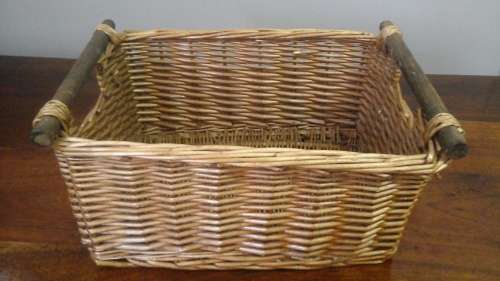 A MARVELOUS AND PRACTICAL CANE/RATTAN BASKET. PERFECT FOR STORING BOTTLES OR TOILETPAPER. FANTASTIC!