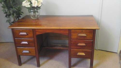 FANTASTIC VINTAGE KIAAT? DESK. AWESOME AND FUNCTIONAL PIECE!