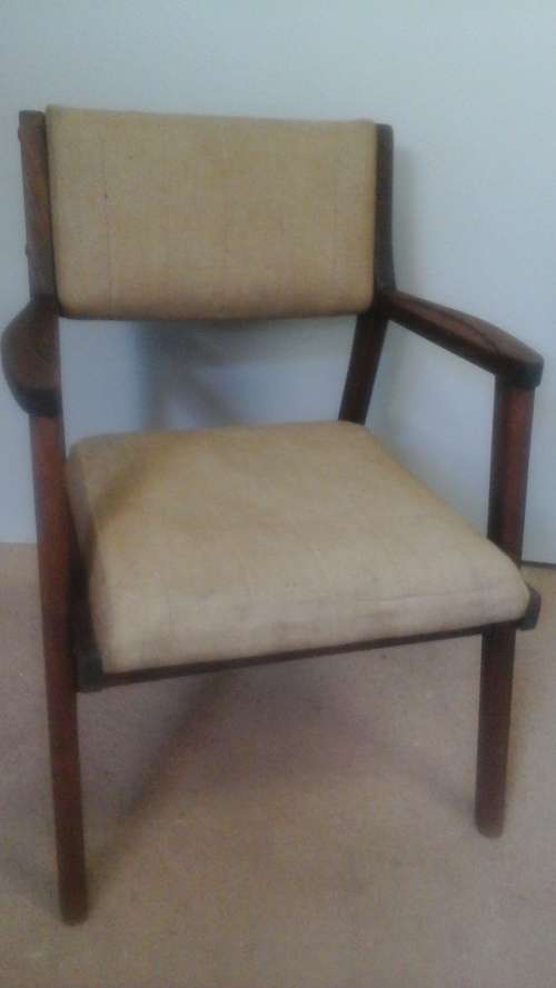 ABSOLUTELY TERRIFIC VINTAGE WOODEN OFFICE CHAIR. FANTASTIC & PRACTICAL PIECE!