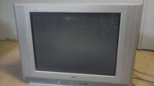 FANTASTIC  FLATRON VERY LARGE BOX SHAPED TELEVISION REALLY AWESOME PIECE!