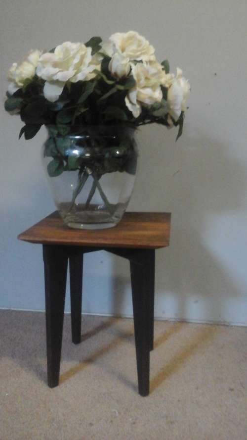 STUNNING VINTAGE SMALL POSSIBLY SMALL IMBUIA? AND KIAAT? OCCASIONAL TABLE. BEAUTIFUL!