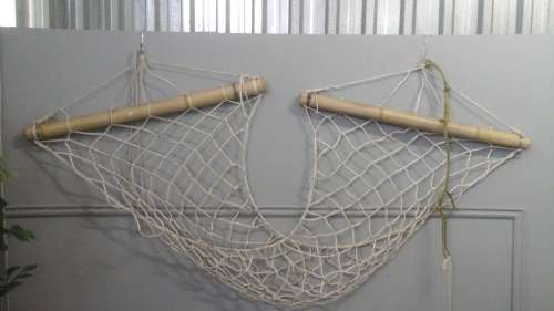 ABSOLUTELY TERRIFIC BAMBOO HAMMOCK.  REALLY AWESOME PIECE!