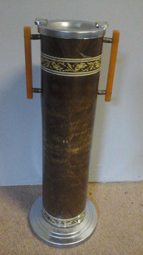 SIMPLY TERRIFIC VINTAGE 1970'S HOTEL ASHTRAY.  FANTASTIC PIECE!