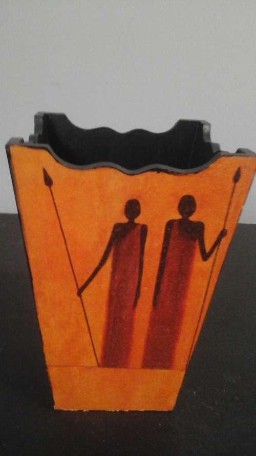 GORGEOUS WOODEN MINIATURE DUSTBIN/ STORAGE BOX. STUNNING AND FUNCTIONAL PIECE!