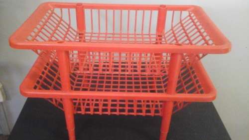 ABSOLUTELY FANTASTIC VINTAGE VEGETABLE RACK. TERRIFIC AND USEFUL PIECE!