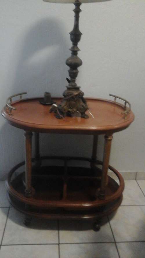 AN ABSOLUTLEY AMAZING ART DECO STYLE DRINKS TROLLEY HAS BRASS FINNISHINGS AND AWESOME DETAIL