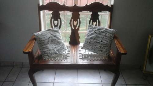 WOW!!! ITS A STUNNING VINTAGE LIGHT AND DARK WOOD RIEMPIE BENCH. POSSIBLY A THREE SEATER. NICE&LIGHT