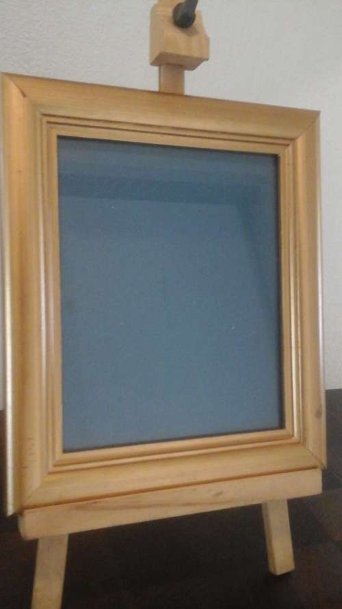 STUNNING WOODEN PICTURE FRAME.GORGEOUS, DECORATIVE AND FUNCTIONAL PIECE!