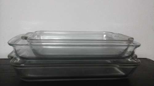 INCREDIBLE ASSORTMENT OF THREE OVEN DISHES. AWESOME AND USEFUL SET!