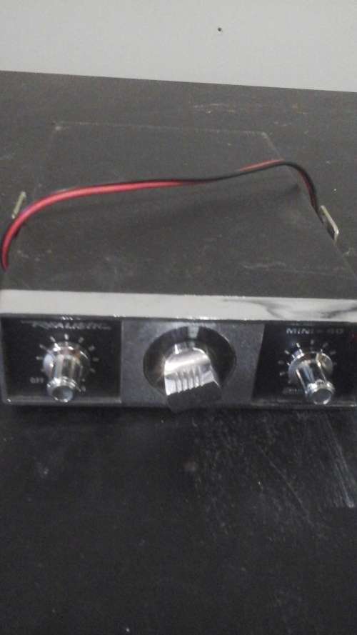 A VINTAGE REALISTIC MINI - 40 CITIZEN BAND RADIO. CUSTOM MANUFACTURED IN KOREA.