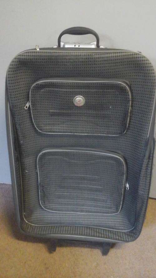 FANTASTIC BELLA TRAVEL BAG.  IT IS GREY/ GREEN IN COLOR. IT STANDS UP RIGHT AND HAS WHEELS!