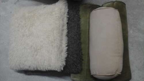 AWESOME COLLECTION OF 5 THROW PILLOWS.DIFFERENT SHAPES, COLORS AND SIZES!