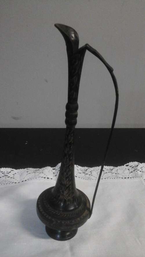 STUNNING VINTAGE POSSIBLY BRASS? BUD VASE. STUNNING AND USEFUL PIECE!