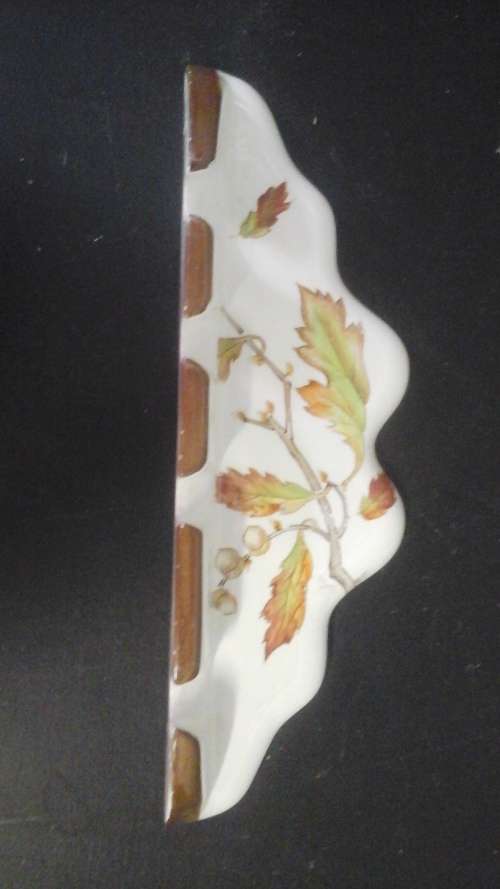 SIMPLY FANTASTIC AND USEFUL UTENSIL HOLDER. AWESOME AND FUNCTIONAL PIECE!