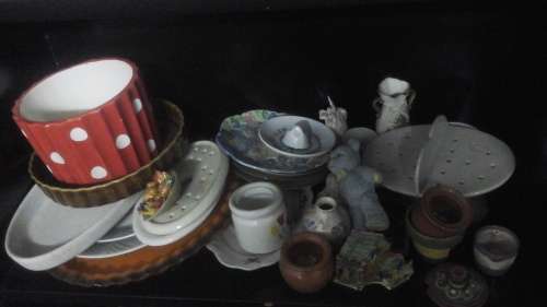 FANTASTIC JOB LOT OF ASSORTED PORCELAIN AND CERAMIC. TERRIFIC AND USEFUL!