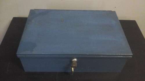 INCREDIBLE STEEL LOCKABLE STORAGE BOX. TERRIFIC AND HANDY PIECE!