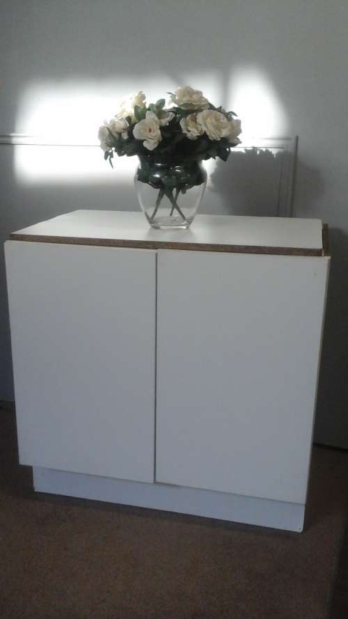 A MAGNIFICENT WHITE KITCHEN CUPBOARD. PUT GRANITE OR A ZINK UNIT ON TOP. VERY USEFUL
