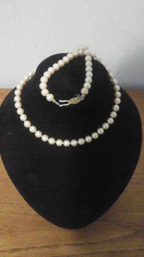 SIMPLY MAGNIFICENT DRESS PEARLS. BEAUTIFUL PIECE!