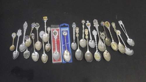 INCREDIBLE COLLECTION OF 25 SOUVENIR AND COLLECTIBLE SPOONS. TERRIFIC & COLLECTIBLE!