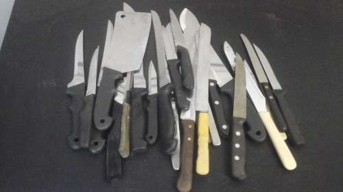 TERRIFIC SET OF 24 SHARP KNIVES & A CLEAVER. AWESOME AND USEFUL SET!