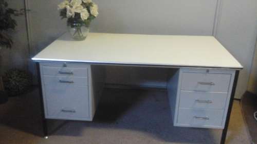 A STRONG AND STURDY STEEL DESK. VERY PRACTICAL AS IT HAS SIX DIFFERENT SIZE DRAWS