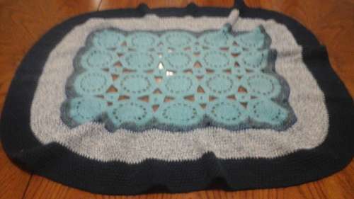 SIMPLY BEAUTIFUL VINTAGE CROCHETED KNEE BLANKET. GROEGOUS PIECE!