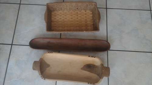 TWO FANTASTIC WOODEN FRUIT BOWLS AND A USEFUL STORAGE BASKET. AWESOME AND FUNCTIONAL SET!