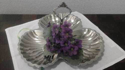 MAGNIFICENT VINTAGE PLATED SNACK DISH. STUNNING AND USEFUL PIECE!