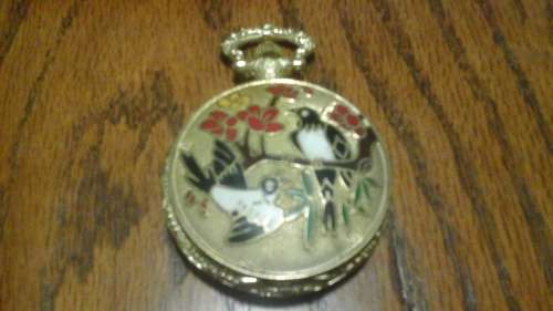 AWESOME VINTAGE  POCKET/ FOB WATCH. QUARTZ. HAS A BEAUTIFUL PICTURE OF BIRD. GREAT COLLECTORS PIECE!