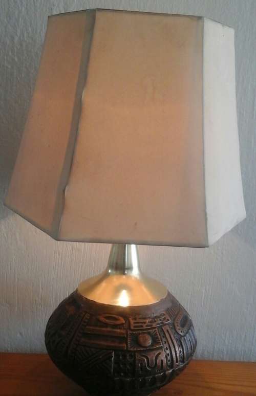 ABSOLUTELY EXQUISITE TABLE LAMP. BEAUTIFUL PIECE!