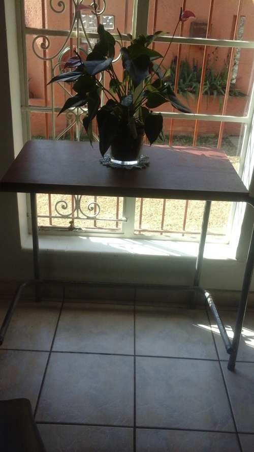 FANTASTIC VINTAGE KIDDIES SCHOOL DESK. INCREDIBLE PIECE!