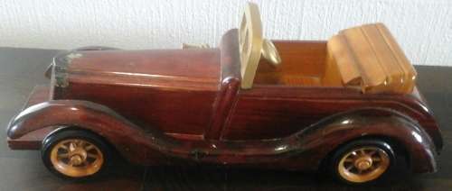 EXTREMELY AWESOME WOODEN MODEL CAR. FANTASTIC DECORATIVE & COLLECTIBLE PIECE!