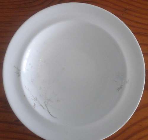 SIMPLY BEAUTIFUL VINTAGE SNOW WHITE JOHNSON BROS BOWL. MADE IN ENGLAND. BEAUTIFUL PIECE!