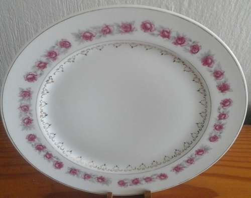 SIMPLY STUNNING VINTAGE ROSE PATTERNED SIDE PLATE. BEAUTIFUL PIECE!