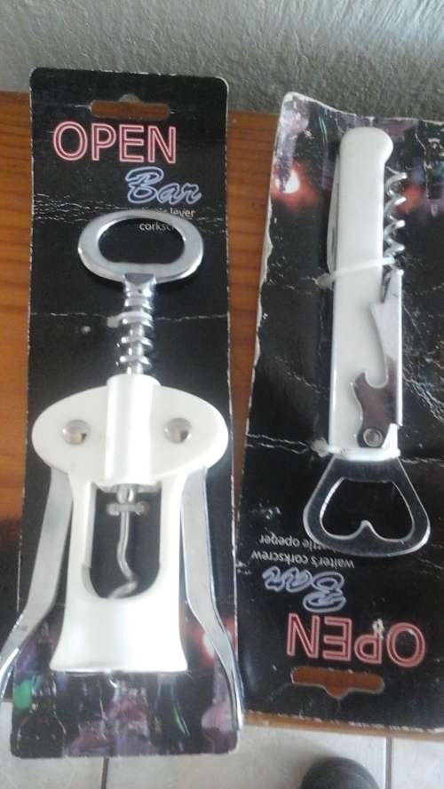 TERRIFIC OPEN BAR CORKSCREW AND OPEN BAR CORKSCREW AND BOTTLE OPENER. FANTASTIC!