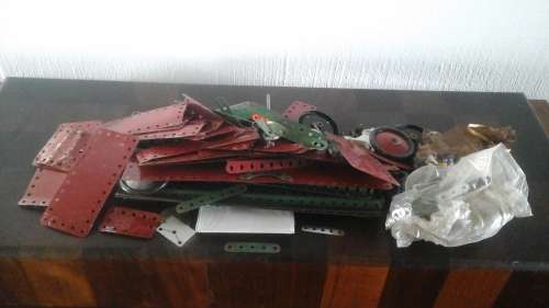 FANTASTIC ASSORTMENT OF VINTAGE MECCANO.TERRIFIC!