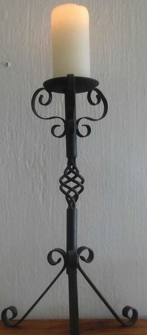 MAGNIFICENT WROUGHT IRON CANDLE HOLDER. GORGEOUS AND FUNCTIONAL PIECE!